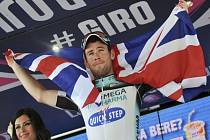 Mark Cavendish ovládl nejdelší 13. etapu Giro d'Italia.