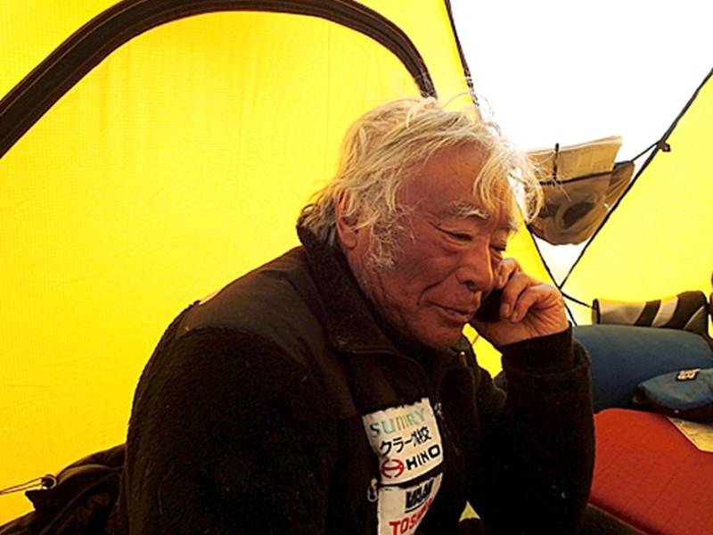 Osmdesátiletý Japonec Joičiró Miura se stal nejstarším člověkem, který kdy stanul na Mount Everestu.