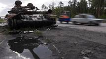 Zničený ruský tank, 26. května 2022, Buzova, Ukrajina.