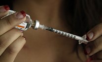Injekce, vakcína, očkování - ilustrační foto
