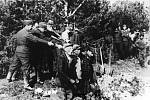 Jednotky Einsatzgruppen vraždí u litevského Kovna
