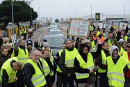 Ve Francii se protestuje proti růstu cen pohonných hmot