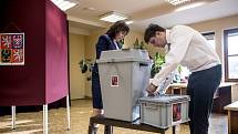 Lidé volili ve druhém kole prezidentských voleb 26. ledna v pražských Lysolajích.