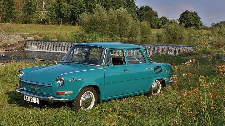 Tento kus z roku 1967 prošel před třemi lety renovací a vypadá bezchybně. Od té doby toho najezdil málo, přesněji jen kolem 2000 km. Skvělé taky je, že majitel se případně nebojí doložit kompletní informace o proběhlých úpravách.