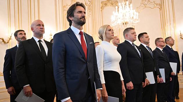 Slovenská prezidentka Zuzana Čaputová jmenovala 25. října 2023 novou vládu v čele s premiérem Robertem Ficem