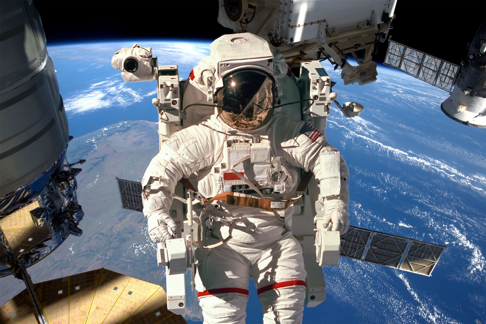 Astronauti své špinavé prádlo pálí v atmosféře. NASA ale přišla s jiným  řešením - Deník.cz