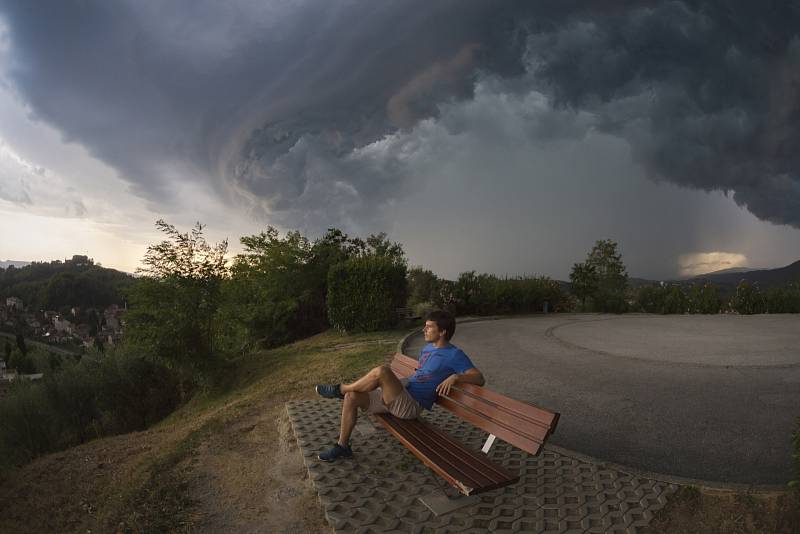 Bouřka zachycená fotoaparátem slovinského fotografa Jureho Batagejla