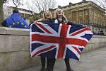 Příznivkyně brexitu v Londýně oslavují 31. ledna 2020 odchod Británie z EU