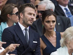 Fotbalová ikona David Beckham s manželkou Viktorií na finále Wimbledonu.