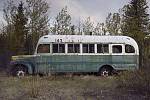 Tajemný a zrádný magic bus ještě na svém místě na někdejší Stampede Trail