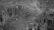 Trosky úplně zničeného hlavního města Čečenska Groznyj, k jehož rozstřílení a vybombardování došlo v březnu 1995 během druhé rusko-čečenské války
