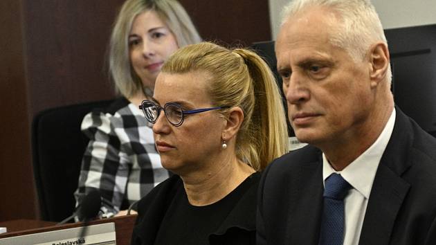 Mezi obviněnými je i někdejší náměstkyně ministerstva Simona Kratochvílová.