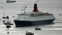 Loď Queen Elizabeth 2, kterou před první cestou v královna Alžběta II., na oceán už ale znovu nevypluje. Poté co celkem pětadvacetkrát obeplula svět a více než osmsetkrát překonala Atlantský oceán, byla prodána do Dubaje. Bude sloužit jako hotel.