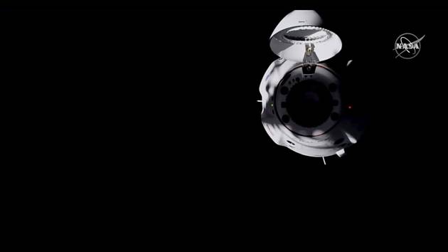 K Mezinárodní vesmírné stanici (ISS) dnes v 5:01 SEČ dorazili čtyři astronauti na palubě vesmírné lodi Crew Dragon vyvinuté soukromou společností SpaceX