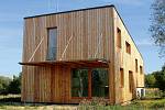 Je lepší dům ze dřeva, nebo z cihel? Záleží na úhlu pohledu