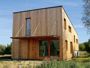 Je lepší dům ze dřeva, nebo z cihel? Záleží na úhlu pohledu