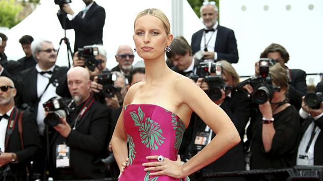 Česká modelka Karolína Kurková na filmovém festivalu v Cannes