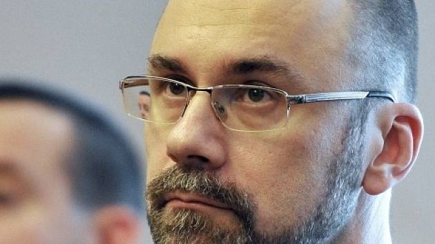 Bývalý výkonný ředitel společnosti Central Group Aleš Novotný vyslechl 19. července u Městského soudu v Praze rozsudek. Spolu s Novotným jsou z daňových úniků obžalováni další čtyři lidé.