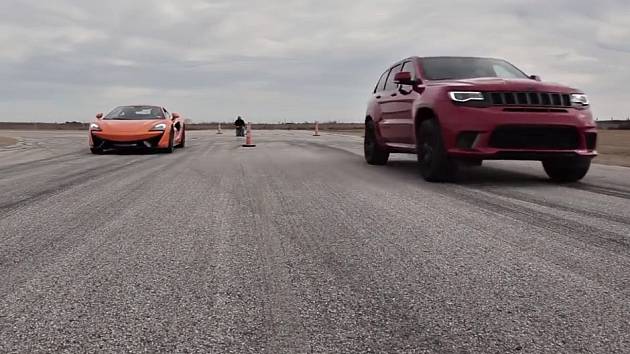 Jeep Grand Cherokee Trackhawk proti McLarenu 570S.