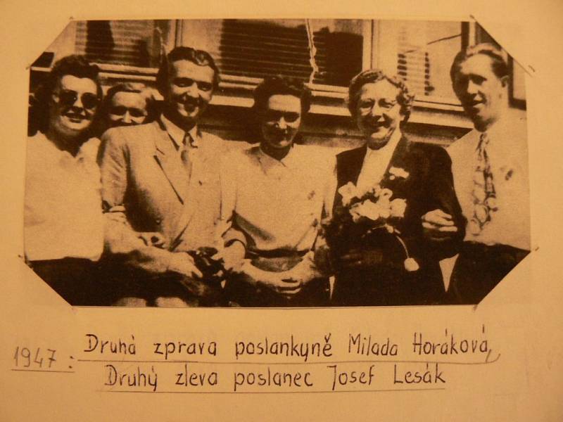 S Miladou Horákovou. Josef Lesák i Milada Horáková byli poslanci Československé strany národně sociální. 