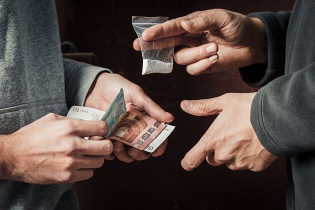 Gram za dva tisíce: obchodní zástupce z Vysočiny prodával auta i kokain