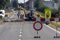 Uzavírky silnic a objížďky jsou pro řidiče zkouškou trpělivosti.