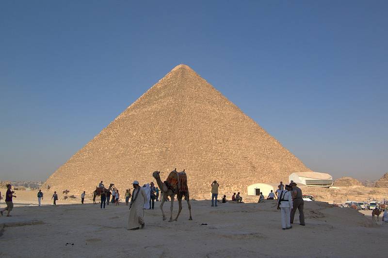 Chufuova pyramida v Gíze je vůbec nejvyšší ze všech egyptských pyramid.