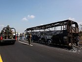 Při nehodě autobusu zemřelo v neděli na jihu Mexika nejméně 36 lidí. Podle agentury AP autobus narazil do porouchaného kamionu.
