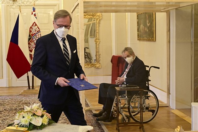 Prezident Miloš Zeman jmenoval 28. listopadu 2021 na zámku v Lánech Petra Fialu (ODS) do funkce předsedy vlády.
