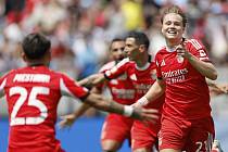 Andreas Schjelderup (vpravo) v dresu Benfiky Lisabon