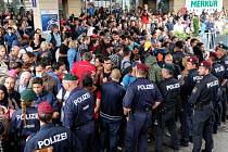 Rakouské dráhy (ÖBB) za sobotu převezly zhruba 11.000 migrantů ve směru na Německo. 