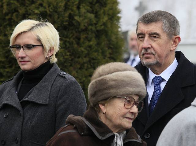 Ministryně obrany Karla Šlechtová (vlevo) a premiér Andrej Babiš