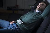 Spaní u televize má negativní vliv na lidské zdraví
