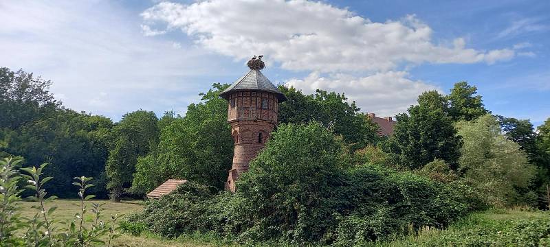 Labe vedle Labe, vesnice čápů a 500. kilometr.