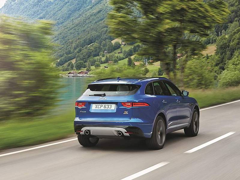 Jaguar F-Pace.