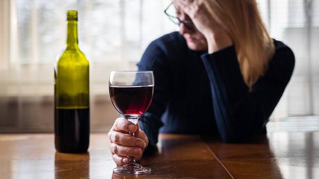 V Česku přibývá žen, které ničí závislost na alkoholu. Ilustrační foto
