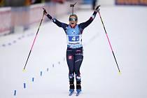 Norská finišmanka Ingrid Landmark Tandrevoldová projíždí vítězně cílem.
