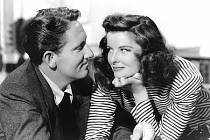 Katharine Hepburnová s mužem svého života Spencerem Tracym na fotografii k filmu Žena roku (1942).