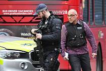 Útočník v londýnském Streatham pobodal několik lidí