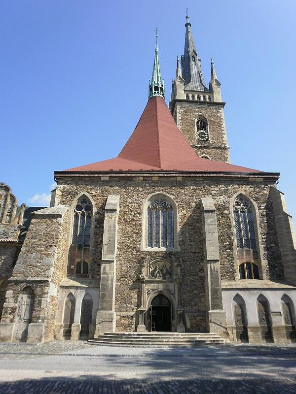 Čáslavský kostel svatých Petra a Pavla, kde byly nalezeny ostatky, které by mohly patřit Janu Žižkovi.
