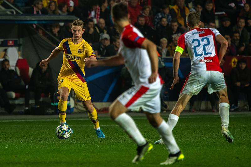 Fotbalový zápas skupiny F (liga mistrů), SK Slavia Praha - FC Barcelona, 23. října 2019 v Praze. Na snímku zleva Marc-André ter Stegen, Tomáš Souček.