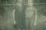 Věra Vitoušová (vlevo) s mladší sestrou Boženou.