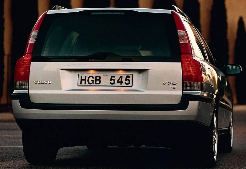 Volvo V70.