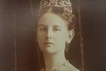 Nizozemská královna Vilemína v roce 1901 jako jednadvacetiletá. Její současníci ji opisovali jako krásnou, vzhled jí kdysi chválila i královna Viktorie