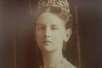 Nizozemská královna Vilemína v roce 1901 jako jednadvacetiletá. Její současníci ji opisovali jako krásnou, vzhled jí kdysi chválila i královna Viktorie.