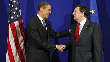 Barack Obama a Jose Manuel Barroso na summitu v Praze