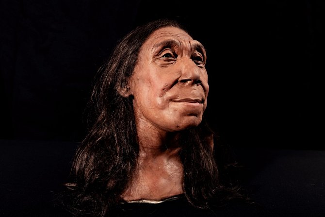 Rekonstrukce obličeje neandrtálské ženy. Vědci z Univerzity Cambridge spolupracovali s producenty Netflixu