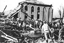 Výbuchem zničená škola ve městě New London. Zemřelo 294 lidí, převážně dětí.