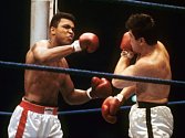 Legendární boxer Muhammad Ali (vlevo) na snímku z roku 1966
