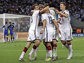 Fotbalisté Německa se radují ze vítězného gólu ve finále MS proti Argentině.